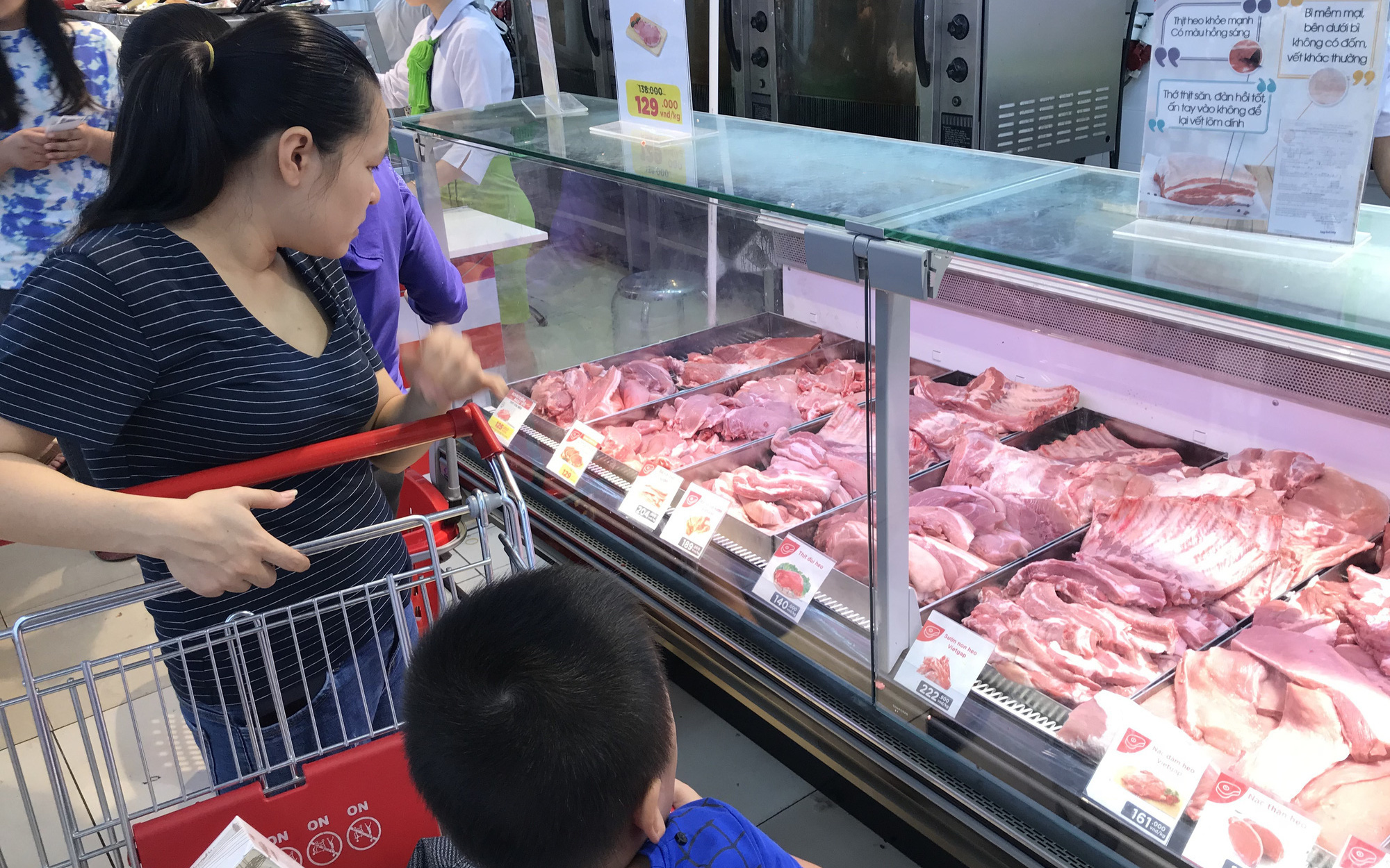 TP.HCM: Giá thịt heo bình ổn tăng từ 6.000-15.000 đồng/kg, giá thịt đùi vọt  lên gần 200.000 đồng/kg